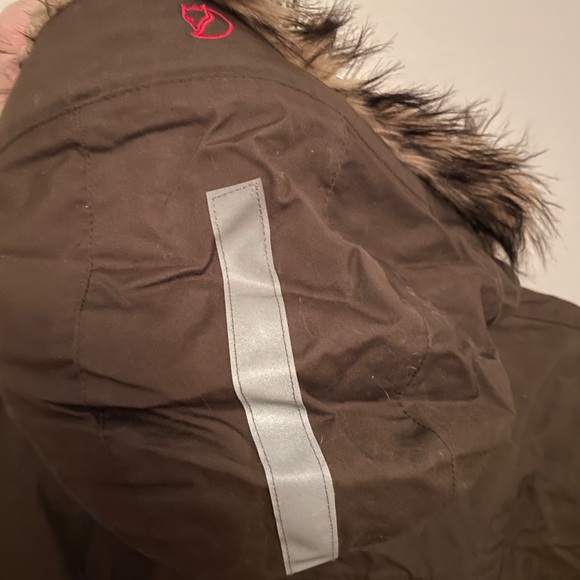 Fjallraven Luhkka Hooded Winter Cape - Picture 8 of 10